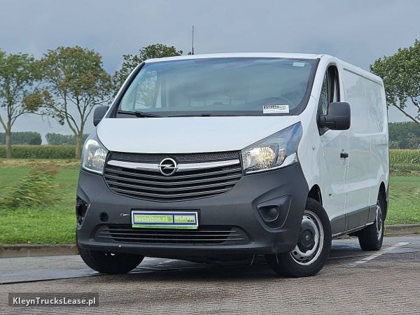 Opel VIVARO 1.6 z 2017 roku, blaszak z zagranicy — przód pojazdu