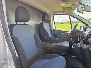 Wnętrze kabiny — Opel VIVARO 1.6 CDTI 125 EDITION L1 z 2020 roku