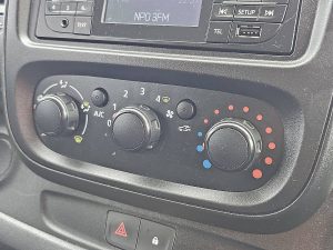 Wyposażenie specjalne wnętrza, ujęcie 2 — Opel VIVARO 1.6 L1H1 Kombi 9P Airco z 2019 roku