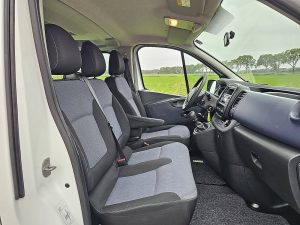 Wnętrze kabiny — Opel VIVARO 1.6 L1H1 Kombi 9P Airco z 2019 roku