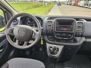 Deska rozdzielcza i stanowisko kierowcy — Opel VIVARO 1.6 L1H1 Kombi 9P Airco z 2019 roku