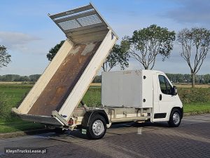 Strona pasażera z tyłu — Peugeot BOXER 2.0 BHDI 130 KIPPER z 2020 roku