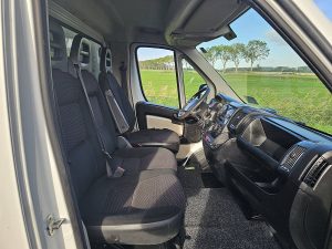 Wnętrze kabiny — Peugeot BOXER 2.0 BHDI 130 KIPPER z 2020 roku
