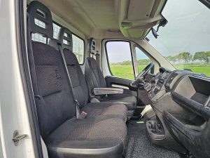 Wnętrze kabiny — Peugeot BOXER 2.0 Kipper Airco Euro6! z 2021 roku