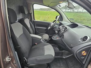 Wnętrze kabiny — Renault KANGOO 1.5 L1 Automaat Navi NAP z 2019 roku