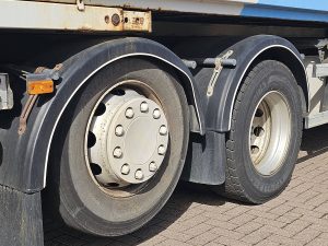 Opony z dobrym bieżnikiem, ujęcie 3 — Renault MAGNUM 480 RETARDER z 2012 roku