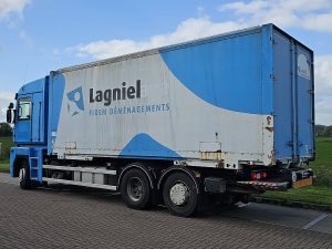 Strona kierowcy z tyłu — Renault MAGNUM 480 RETARDER z 2012 roku