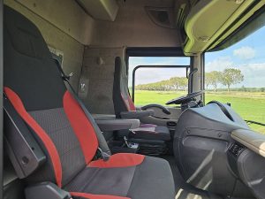 Wnętrze kabiny — Renault MAGNUM 480 RETARDER z 2012 roku