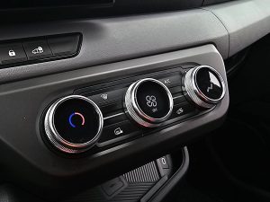 Wyposażenie specjalne wnętrza — Renault MASTER 2.0 L2H2 LED Trekhaak z 2025 roku