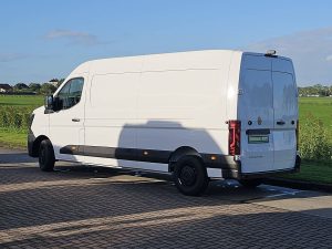 Strona kierowcy z tyłu — Renault MASTER 2.0 L3H2 150Pk Navi AC! z 2024 roku