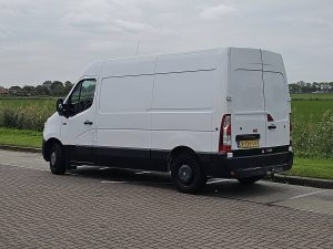 Strona kierowcy z tyłu — Renault MASTER 2.3 z 2018 roku
