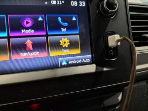 Ekran z Apple CarPlay — Renault MASTER 2.3 Bakwagen Laadklep! z 2020 roku