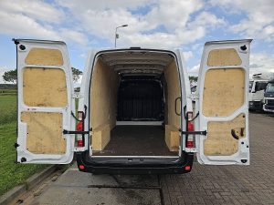 Przestrzeń ładunkowa — Renault MASTER 2.3 DCI 150 COMF L3H2 z 2023 roku