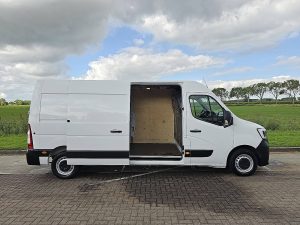 Drzwi boczne przestrzeni ładunkowej — Renault MASTER 2.3 DCI 150 COMF L3H2 z 2023 roku