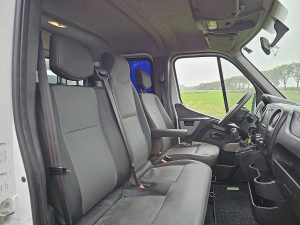 Wnętrze kabiny — Renault MASTER 2.3 DUB.CAB Open-Laadbak z 2018 roku