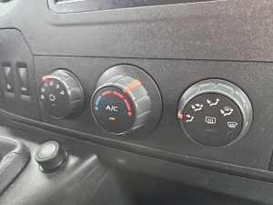 Wyposażenie specjalne wnętrza — Renault MASTER 2.3 DUB.CAB Open-Laadbak z 2018 roku