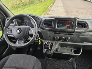 Deska rozdzielcza i stanowisko kierowcy — Renault MASTER 2.3 L2H2 Koelwagen D/N! z 2024 roku