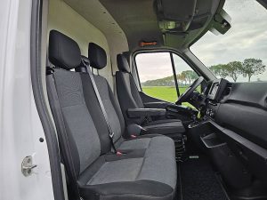 Wnętrze kabiny — Renault MASTER T35 ac camera EURO6 z 2022 roku