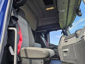 Wnętrze kabiny — Renault T 440 13 LITER z 2022 roku