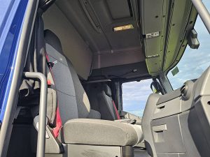 Wnętrze kabiny — Renault T 440 13 LITER z 2023 roku