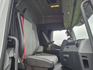 Wnętrze kabiny — Renault T 460 RETARDER VOIGHT z 2018 roku