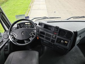 Deska rozdzielcza i stanowisko kierowcy — Renault T 460 RETARDER VOIGHT z 2018 roku