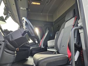 Wnętrze kabiny — Renault T 480 z 2022 roku