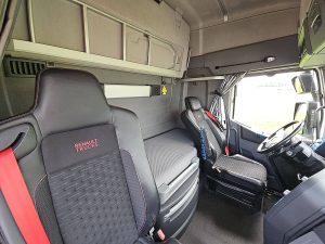 Fotele i leżanka w kabinie — Renault T 480 HIGH 13LTR Retarder! z 2022 roku