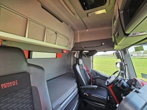 Fotele i leżanka w kabinie — Renault T 480 HIGH 13LTR Retarder! z 2022 roku