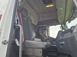 Wnętrze kabiny — Renault T 480 HIGH 13LTR Retarder! z 2022 roku