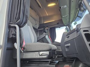 Wnętrze kabiny — Renault T 480 HIGH EVO 2X TANK z 2022 roku