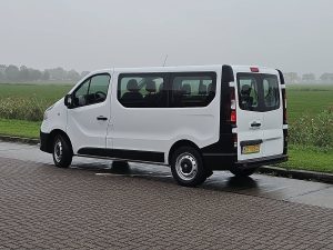 Strona kierowcy z tyłu — Renault TRAFIC 1.6 DCI L1H1 9-Persoons Eur6 z 2016 roku