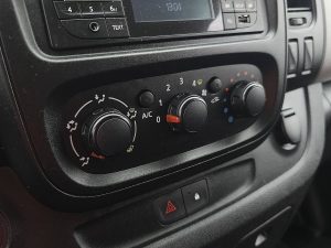 Wyposażenie specjalne wnętrza — Renault TRAFIC 1.6 DCI L1H1 9-Persoons Eur6 z 2016 roku