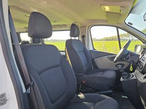 Wnętrze kabiny — Renault TRAFIC 1.6 DCI L1H1 Kombi 8-Pers AC z 2019 roku