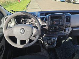 Deska rozdzielcza i stanowisko kierowcy — Renault TRAFIC 1.6 DCI L1H1 Kombi 8-Pers AC z 2019 roku