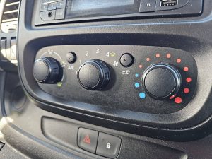 Wyposażenie specjalne wnętrza — Renault TRAFIC 1.6 DCI L1H1 Kombi 8-Pers AC z 2019 roku