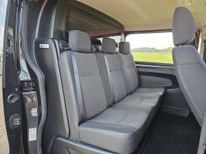Rzędy siedzeń i ścianka działowa — Renault TRAFIC 2.0 DCI ac dubbelcabine EUR6 z 2021 roku