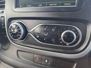 Wyposażenie specjalne wnętrza — Renault TRAFIC 2.0 DCI ac dubbelcabine EUR6 z 2021 roku