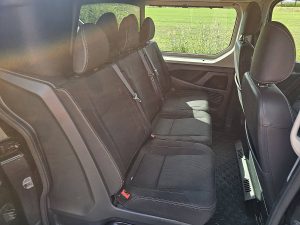Rzędy siedzeń i ścianka działowa — Renault TRAFIC 2.0 DCI L2 DubbeleCabine NAP z 2022 roku