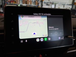Ekran z Apple CarPlay — Renault TRAFIC 2.0 DCI L2 DubbeleCabine NAP z 2022 roku