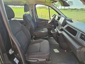 Wnętrze kabiny — Renault TRAFIC 2.0 DCI L2 DubbeleCabine NAP z 2022 roku