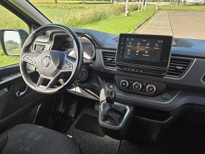 Deska rozdzielcza i stanowisko kierowcy — Renault TRAFIC 2.0 DCI L2 DubbeleCabine NAP z 2022 roku
