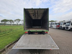Przestrzeń ładunkowa — Scania P280 6x2*4 z 2010 roku