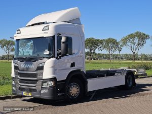 Strona kierowcy z przodu — Scania P420 z 2023 roku