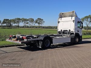 Strona pasażera z tyłu — Scania P420 z 2023 roku