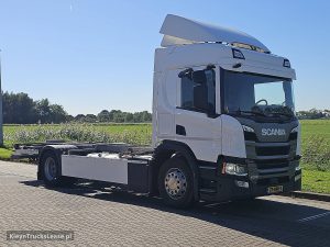 Strona pasażera z przodu — Scania P420 z 2023 roku