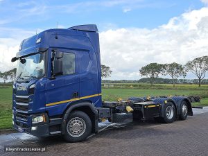 Strona kierowcy z przodu — Scania R410 Multiwechsler z 2021 roku