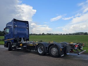 Strona kierowcy z tyłu — Scania R410 Multiwechsler z 2021 roku