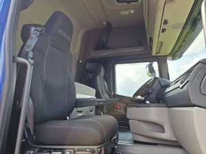 Wnętrze kabiny — Scania R410 Multiwechsler z 2021 roku