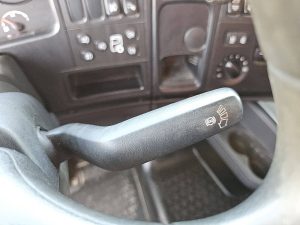 Wyposażenie specjalne wnętrza, ujęcie 4 — Scania R420 HIGHLINE RETARDER z 2009 roku